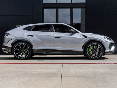 2024 Lamborghini Urus Performante