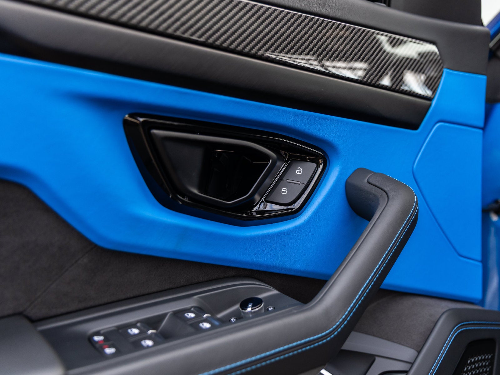 2025 Lamborghini Urus SE