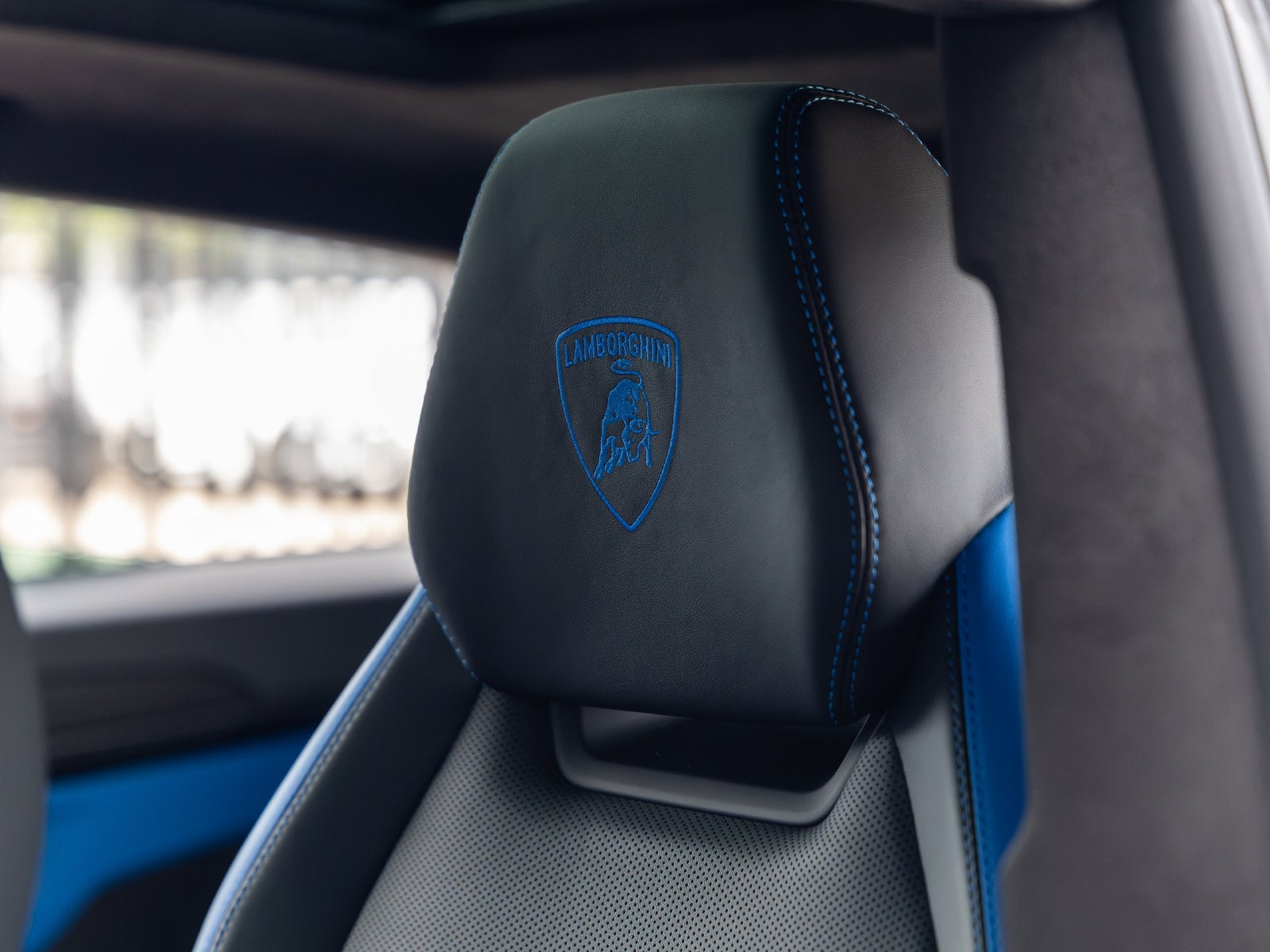 2025 Lamborghini Urus SE