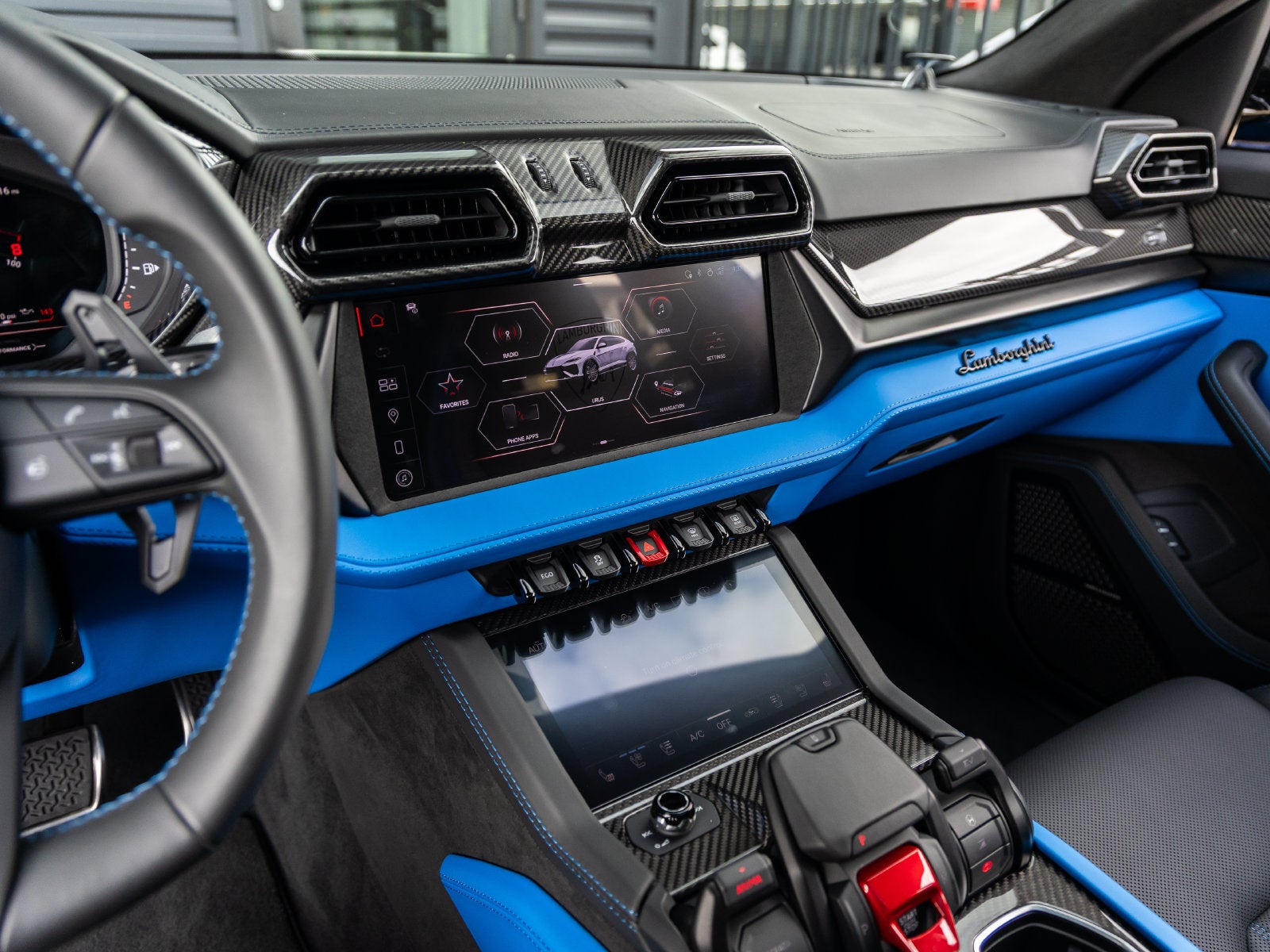 2025 Lamborghini Urus SE