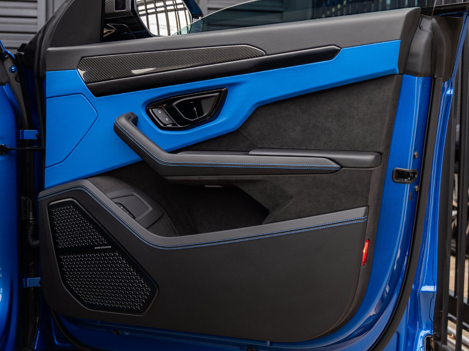 2025 Lamborghini Urus SE
