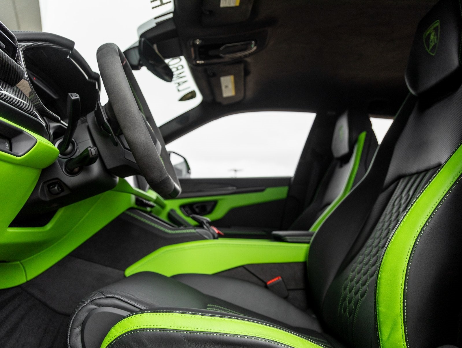 2025 Lamborghini Urus SE