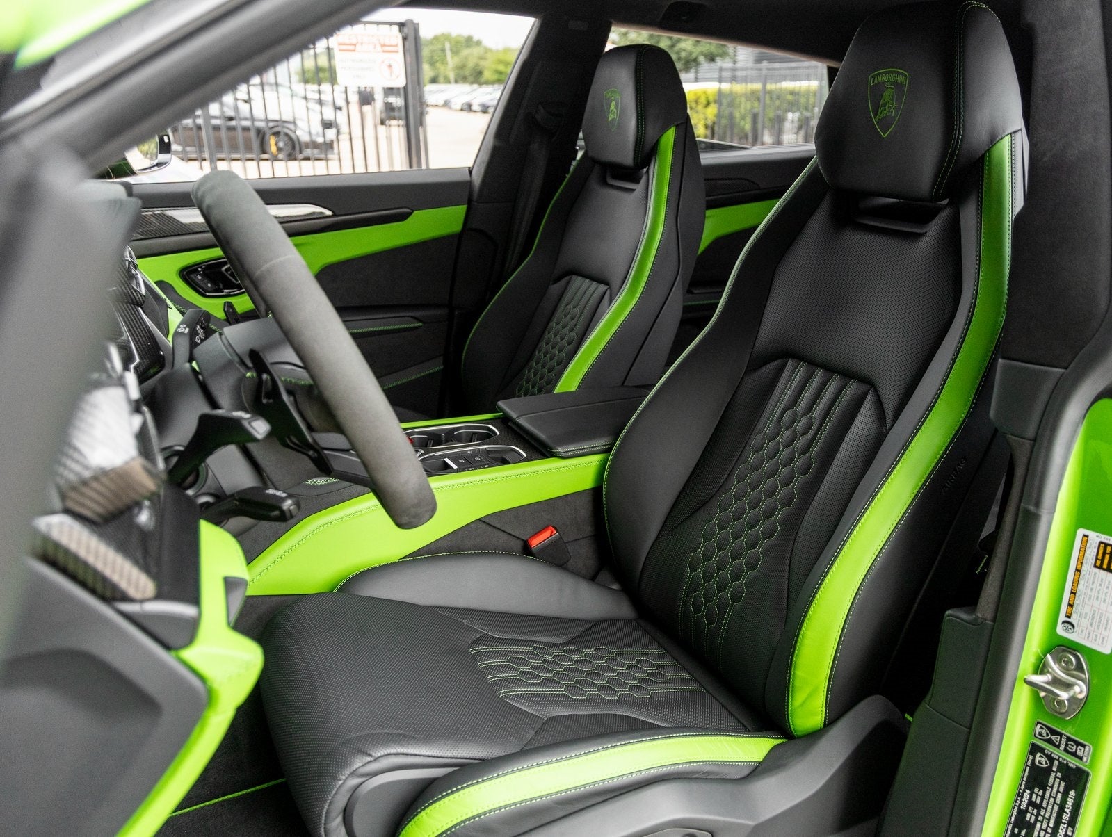 2025 Lamborghini Urus SE