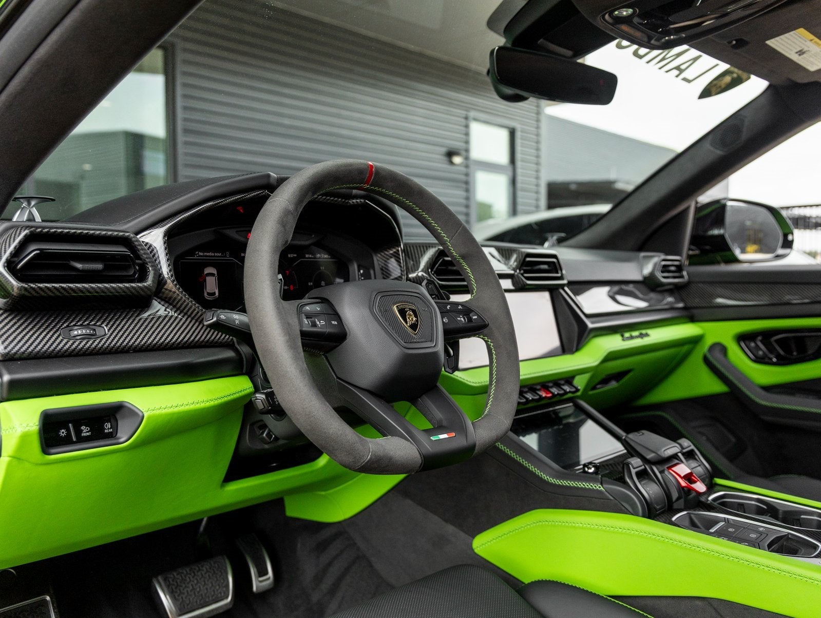 2025 Lamborghini Urus SE