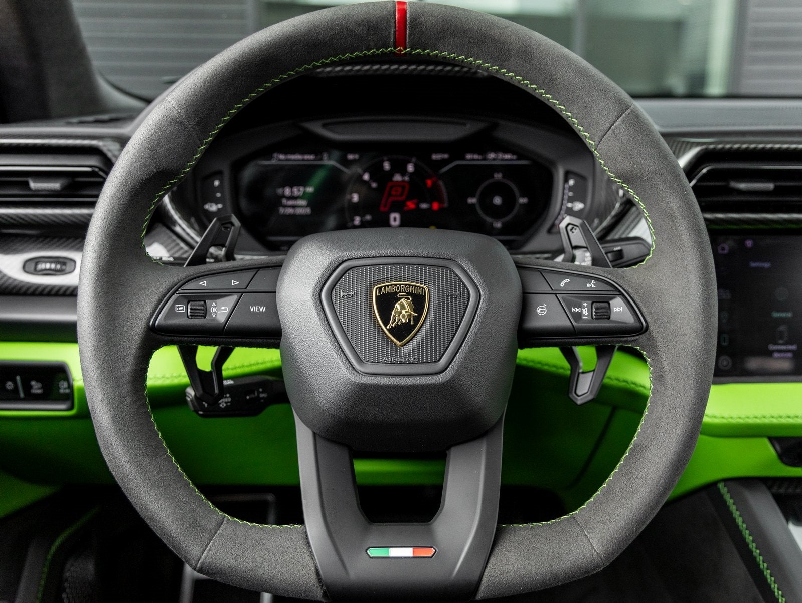 2025 Lamborghini Urus SE