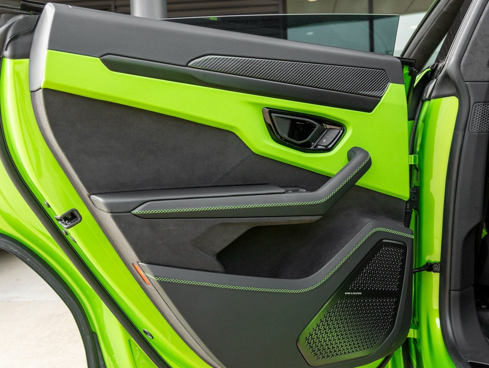 2025 Lamborghini Urus SE