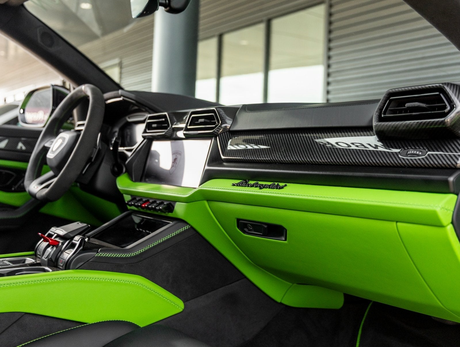 2025 Lamborghini Urus SE