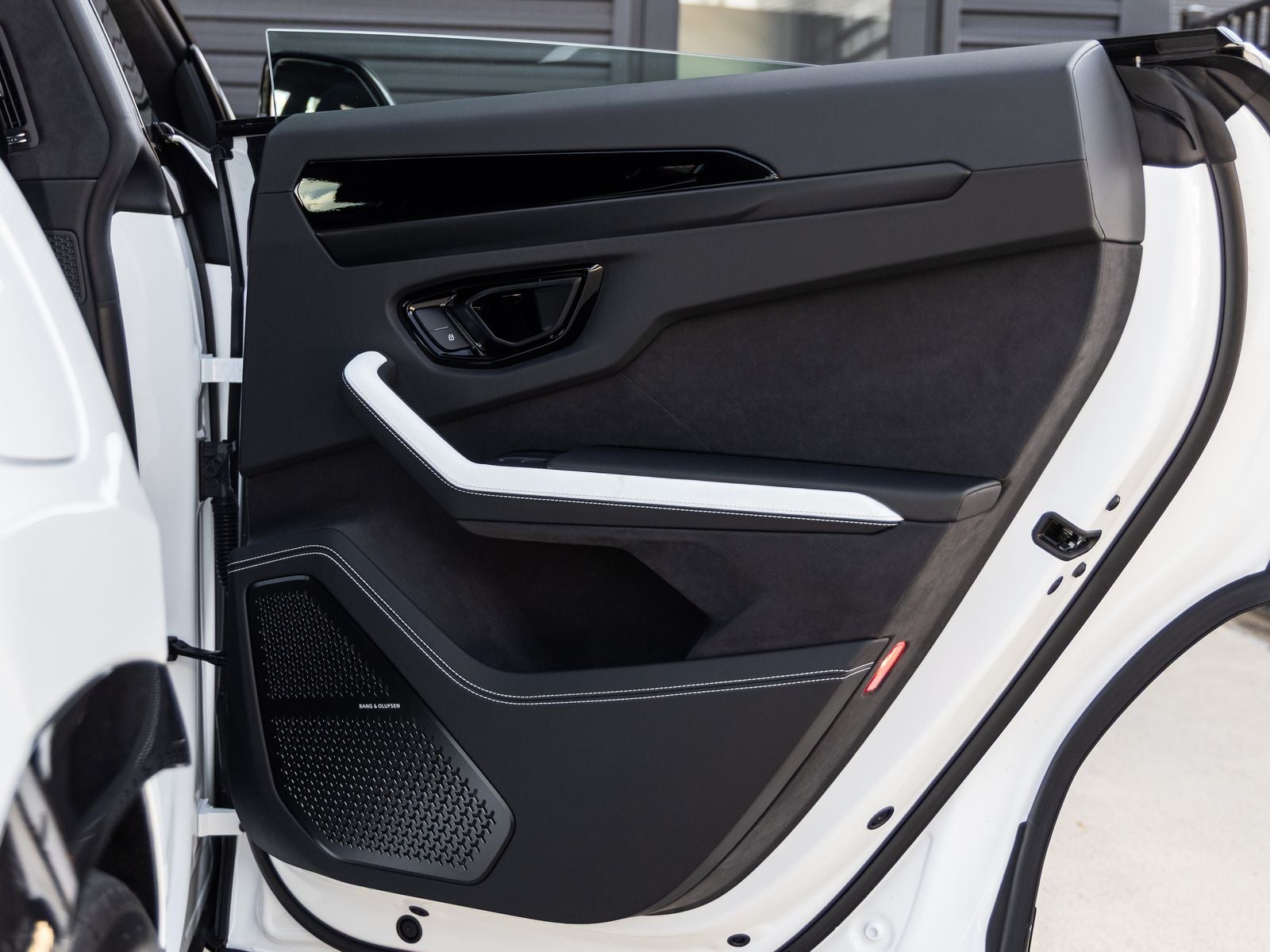 2025 Lamborghini Urus SE