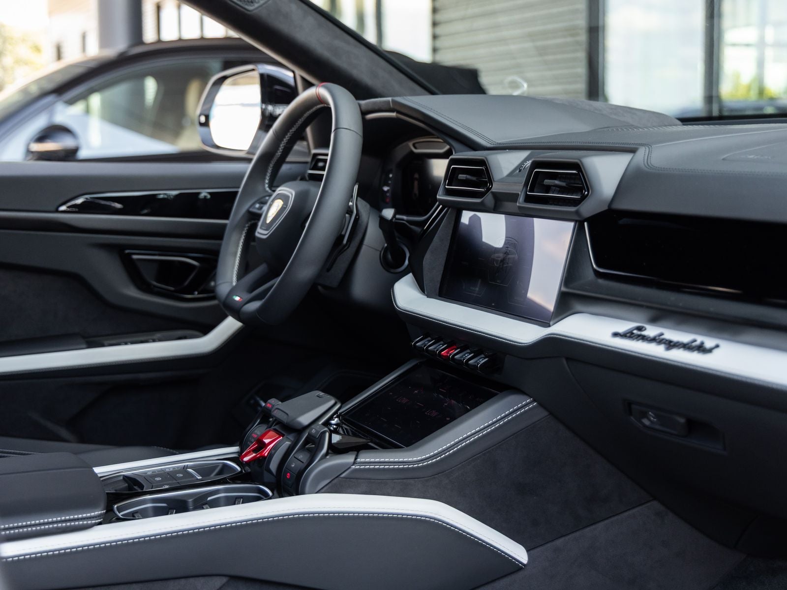 2025 Lamborghini Urus SE