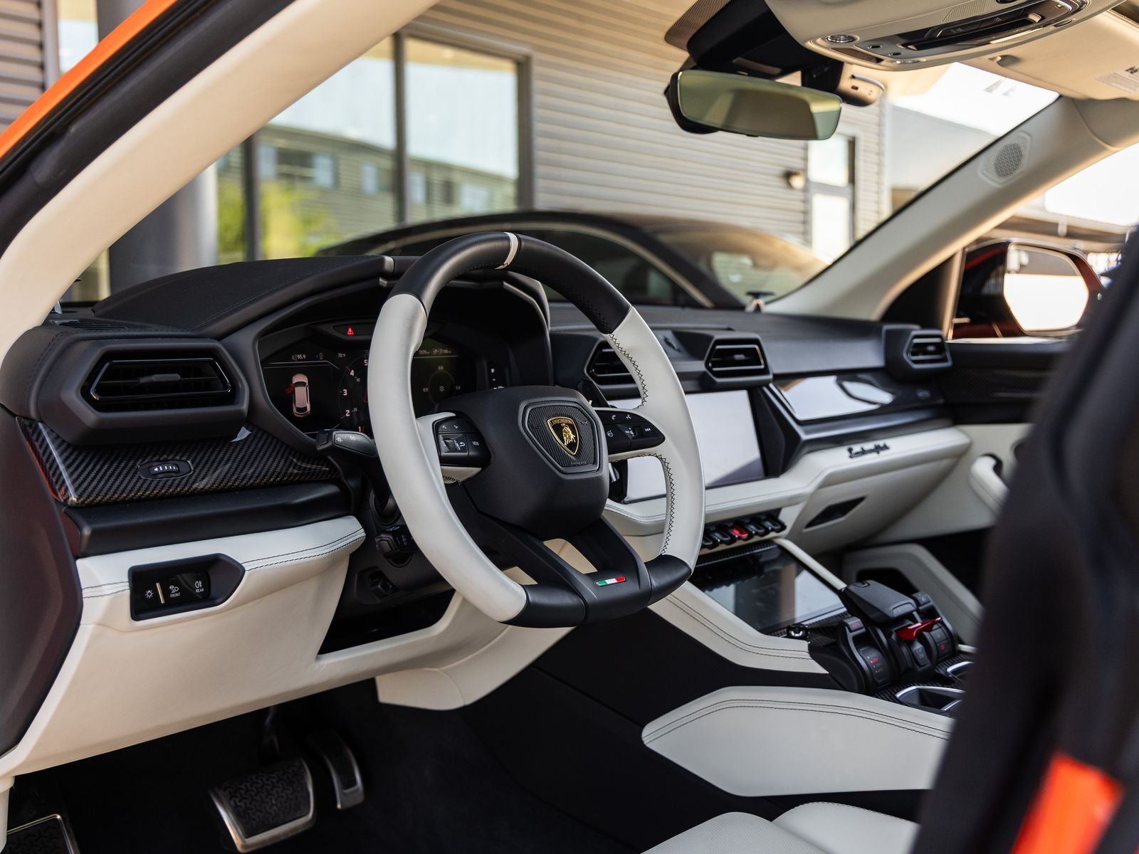 2025 Lamborghini Urus SE