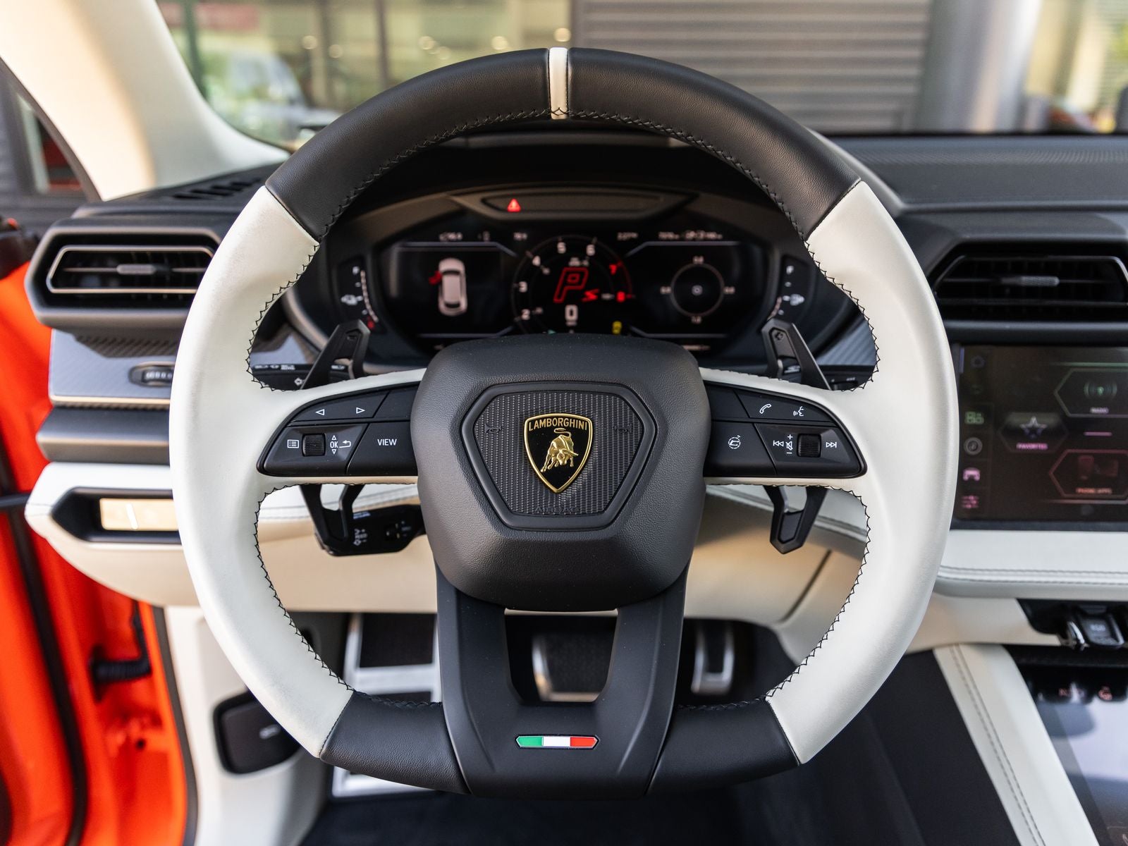 2025 Lamborghini Urus SE