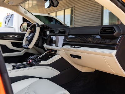 2025 Lamborghini Urus SE