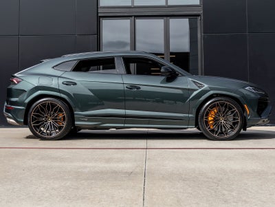 2025 Lamborghini Urus SE
