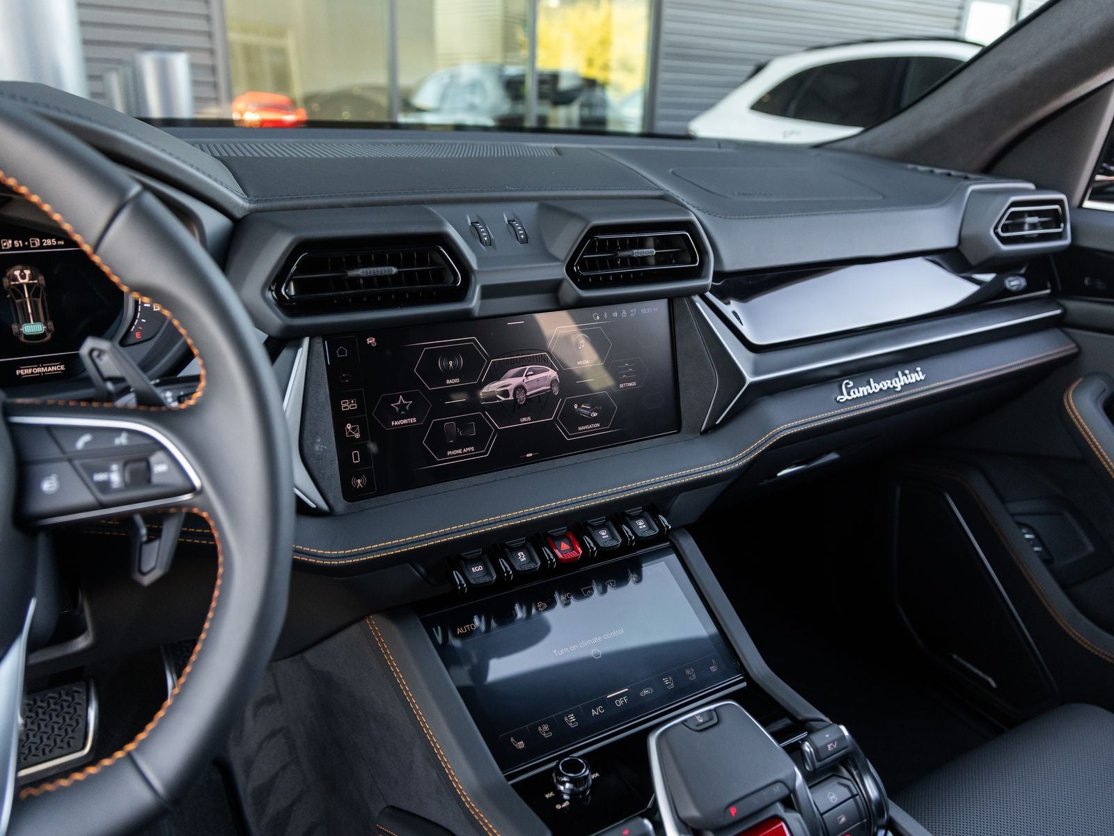 2026 Lamborghini Urus SE