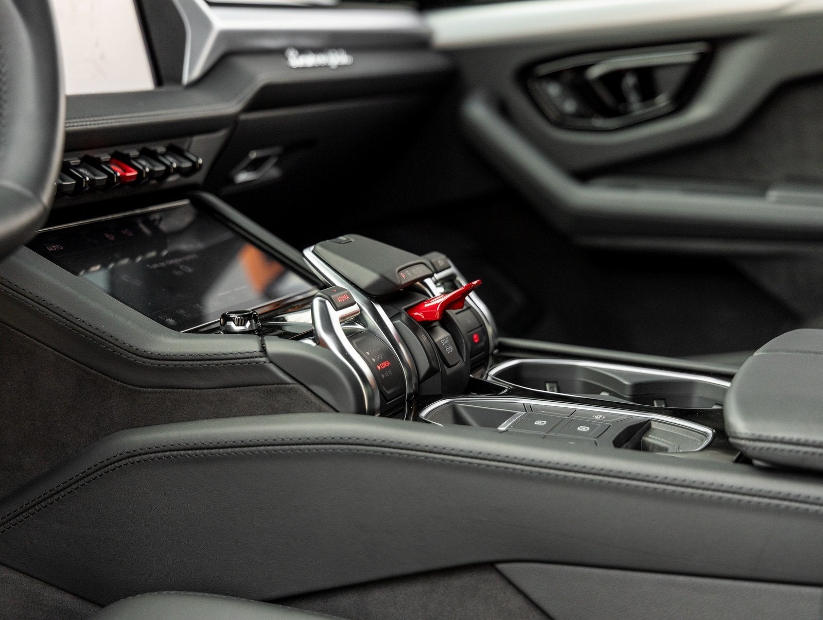 2025 Lamborghini Urus SE