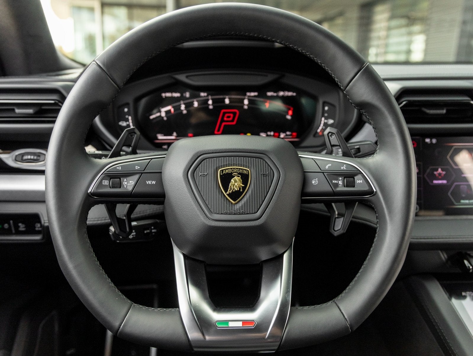 2025 Lamborghini Urus SE