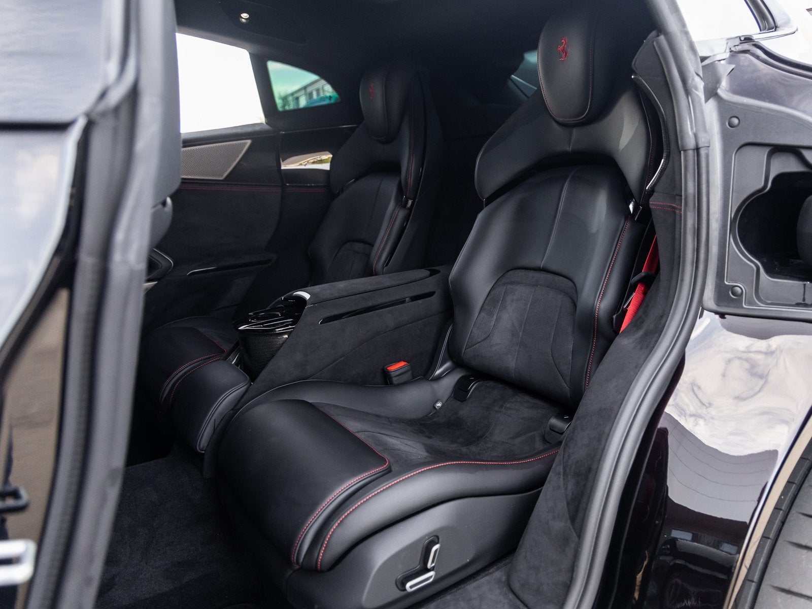 2025 Ferrari Purosangue Base
