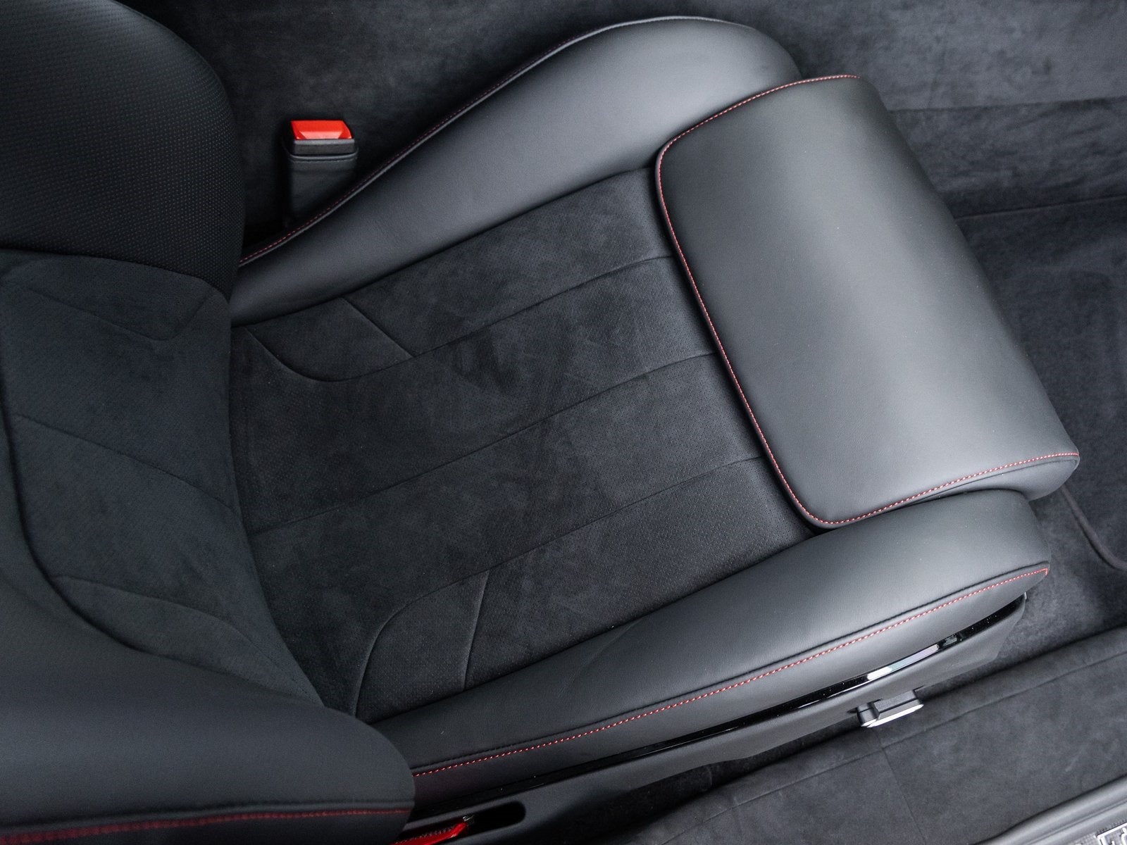 2025 Ferrari Purosangue Base