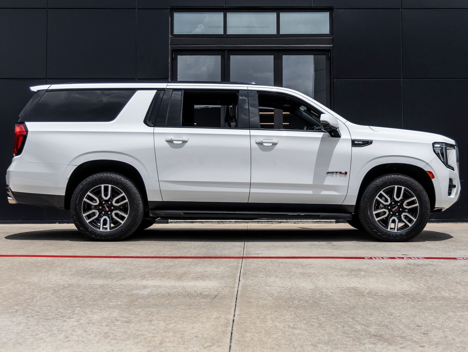 2024 GMC Yukon XL AT4