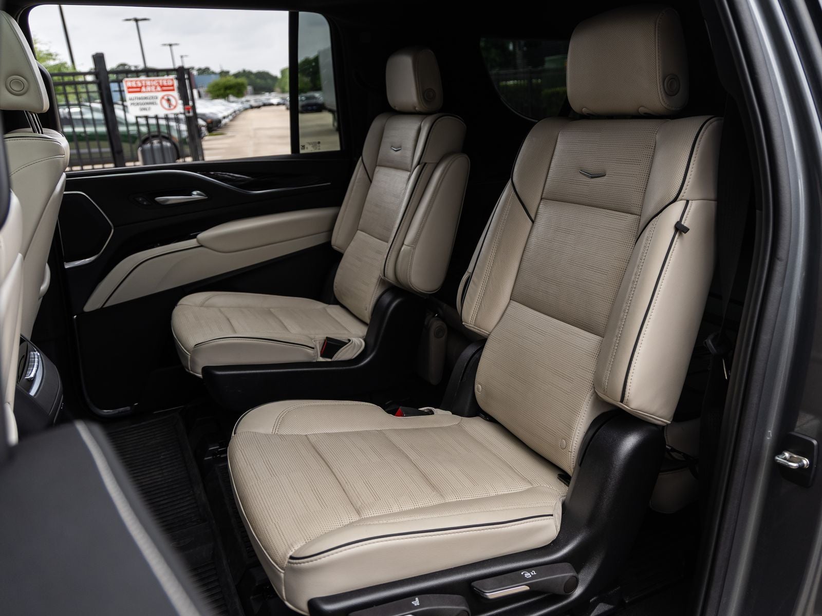 2022 Cadillac Escalade ESV Sport