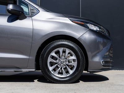 2023 Toyota Sienna XLE