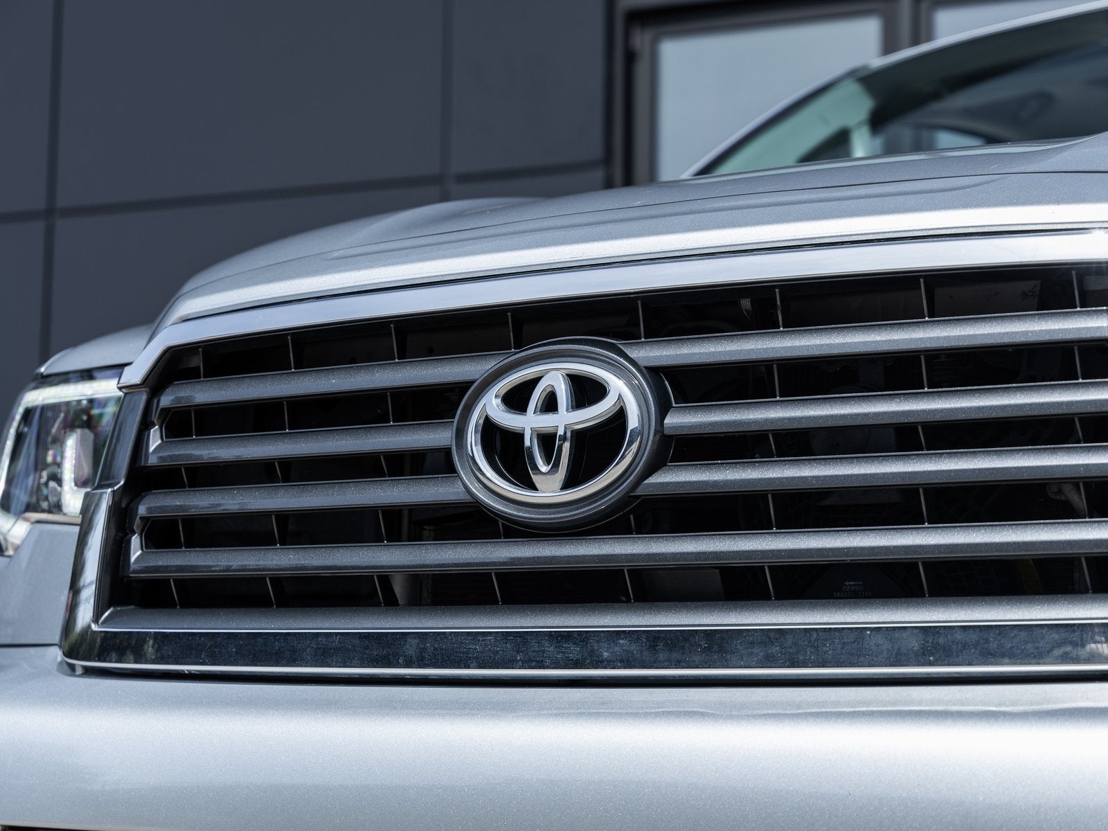 2020 Toyota Sequoia SR5 5.7L