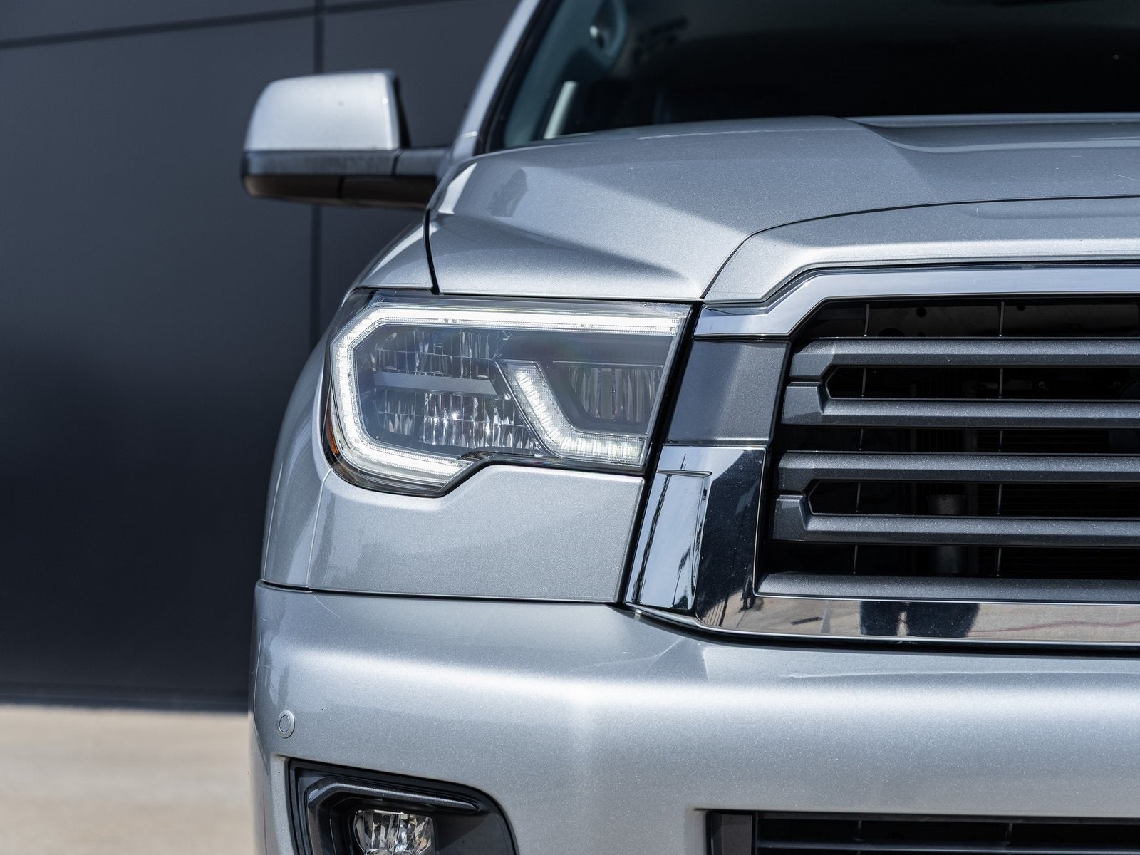 2020 Toyota Sequoia SR5 5.7L