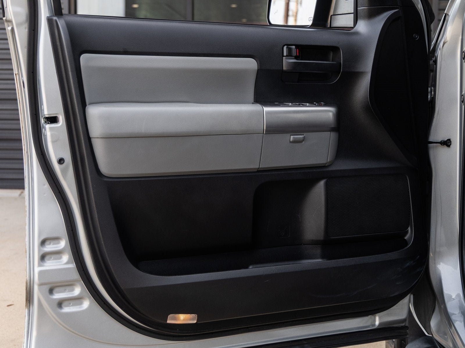 2020 Toyota Sequoia SR5 5.7L