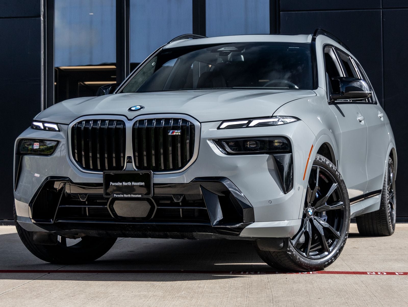 2025 BMW X7 M60i