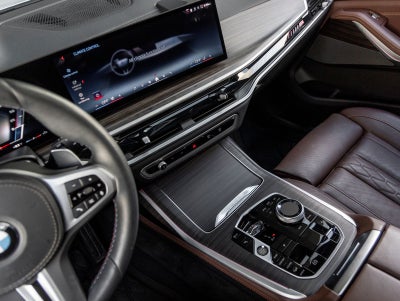 2025 BMW X7 M60i