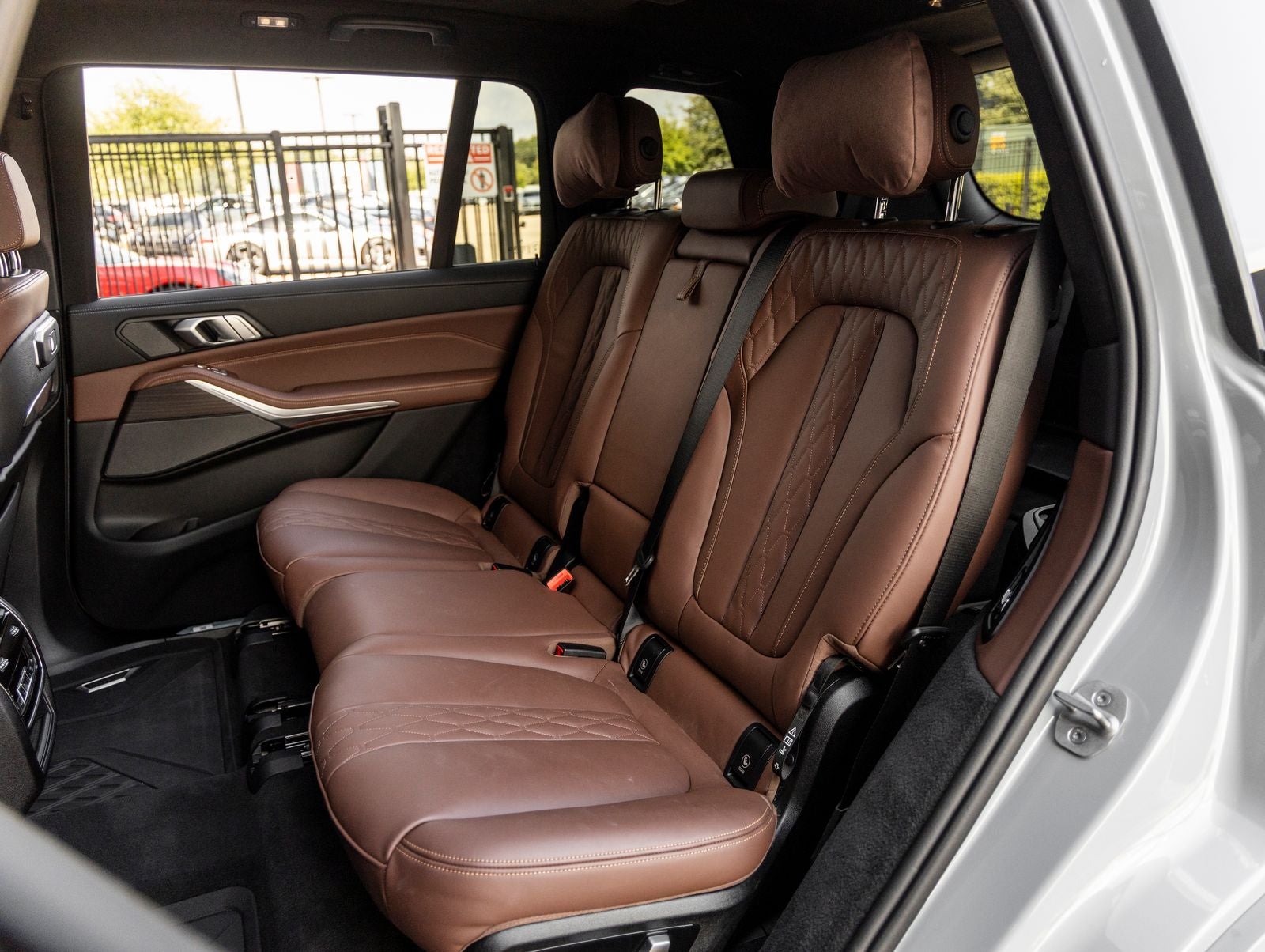 2025 BMW X7 M60i