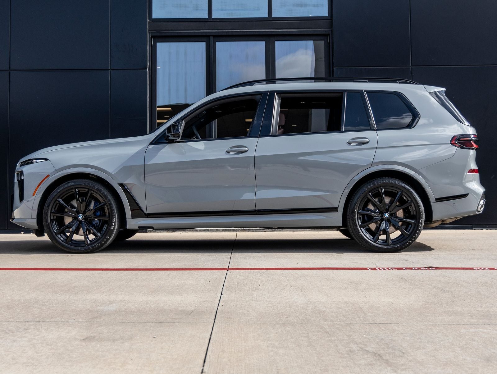 2025 BMW X7 M60i