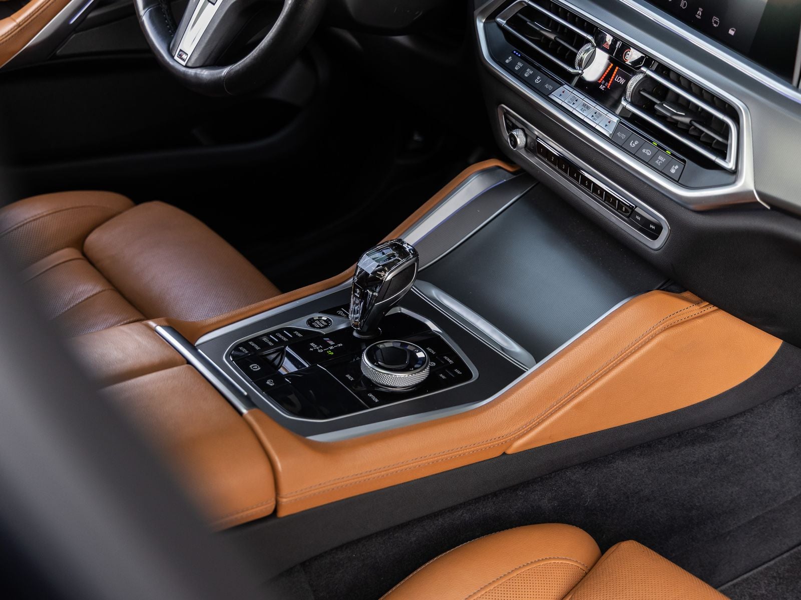 2021 BMW X6 M50i