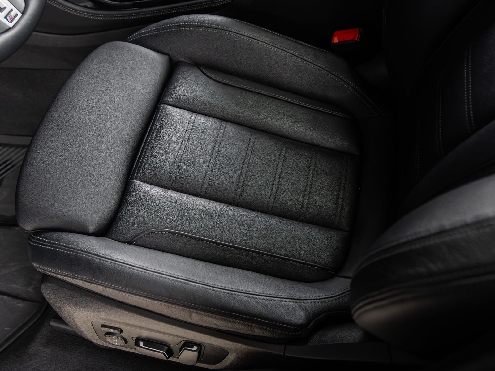 2025 BMW X4 M Base