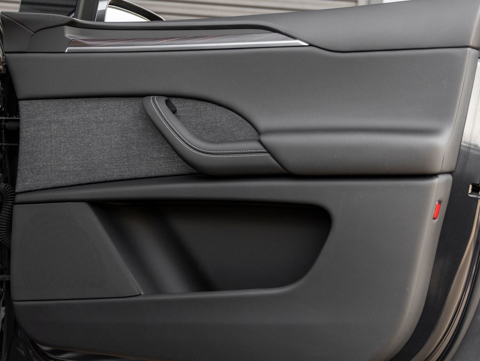 2025 Tesla Model X Base