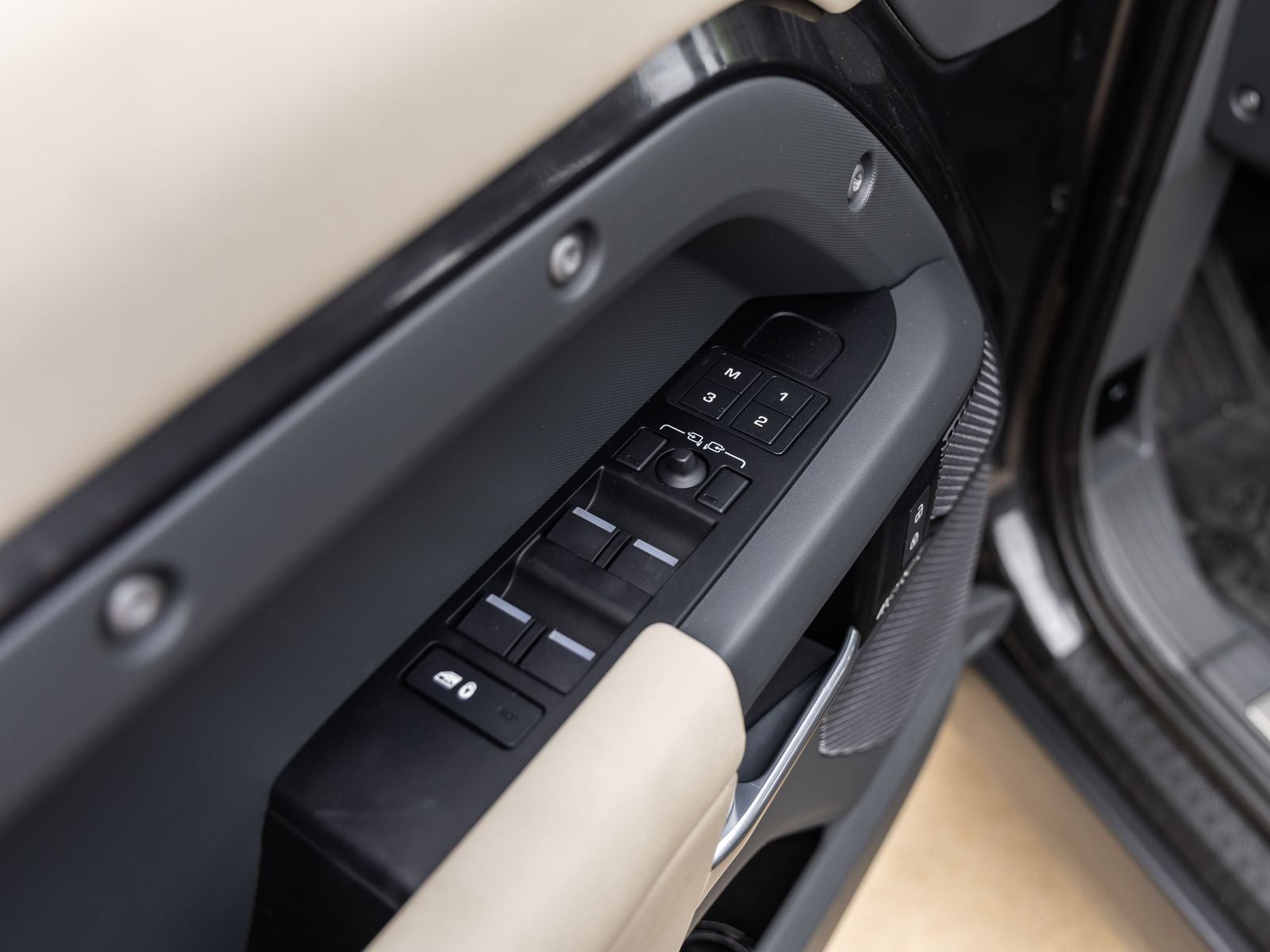 2023 Land Rover Defender 110 X-Dynamic SE
