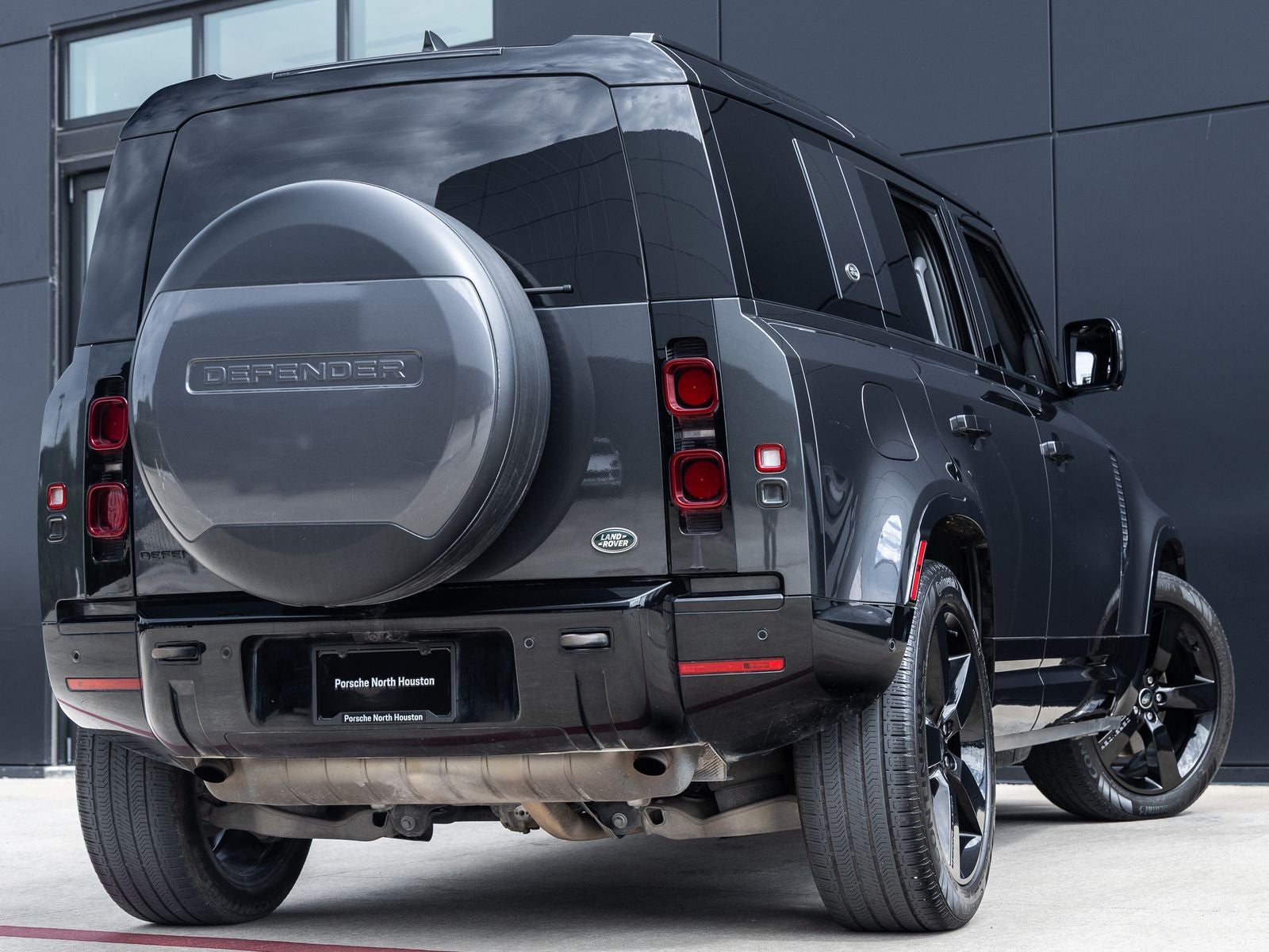 2023 Land Rover Defender 110 X-Dynamic SE