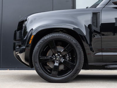 2025 Land Rover Defender 130 V8