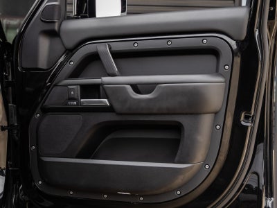 2025 Land Rover Defender 130 V8