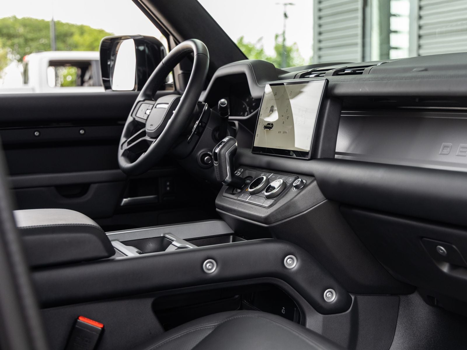 2025 Land Rover Defender 130 V8