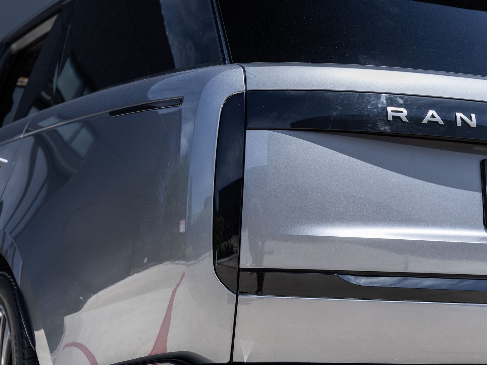 2023 Land Rover Range Rover SE LWB