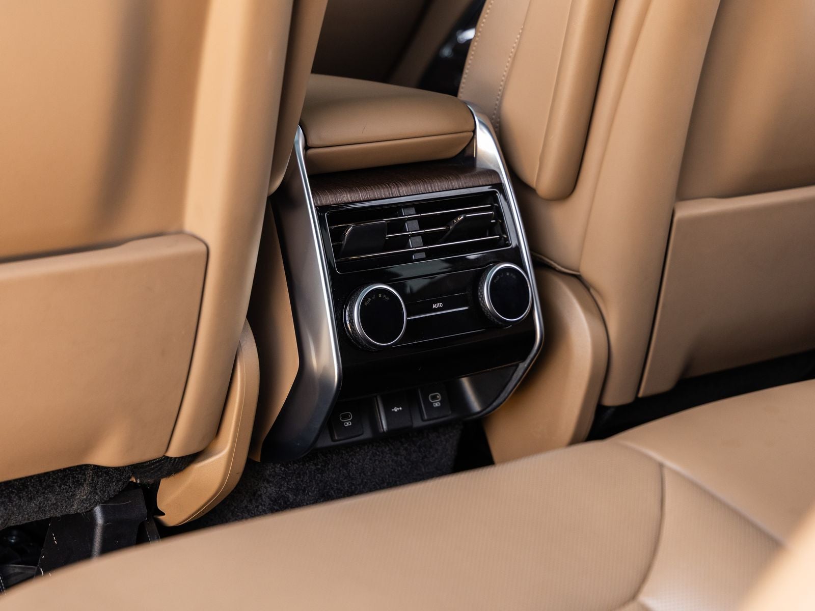 2023 Land Rover Range Rover SE LWB