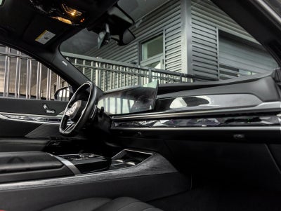 2024 BMW 7 Series 740i