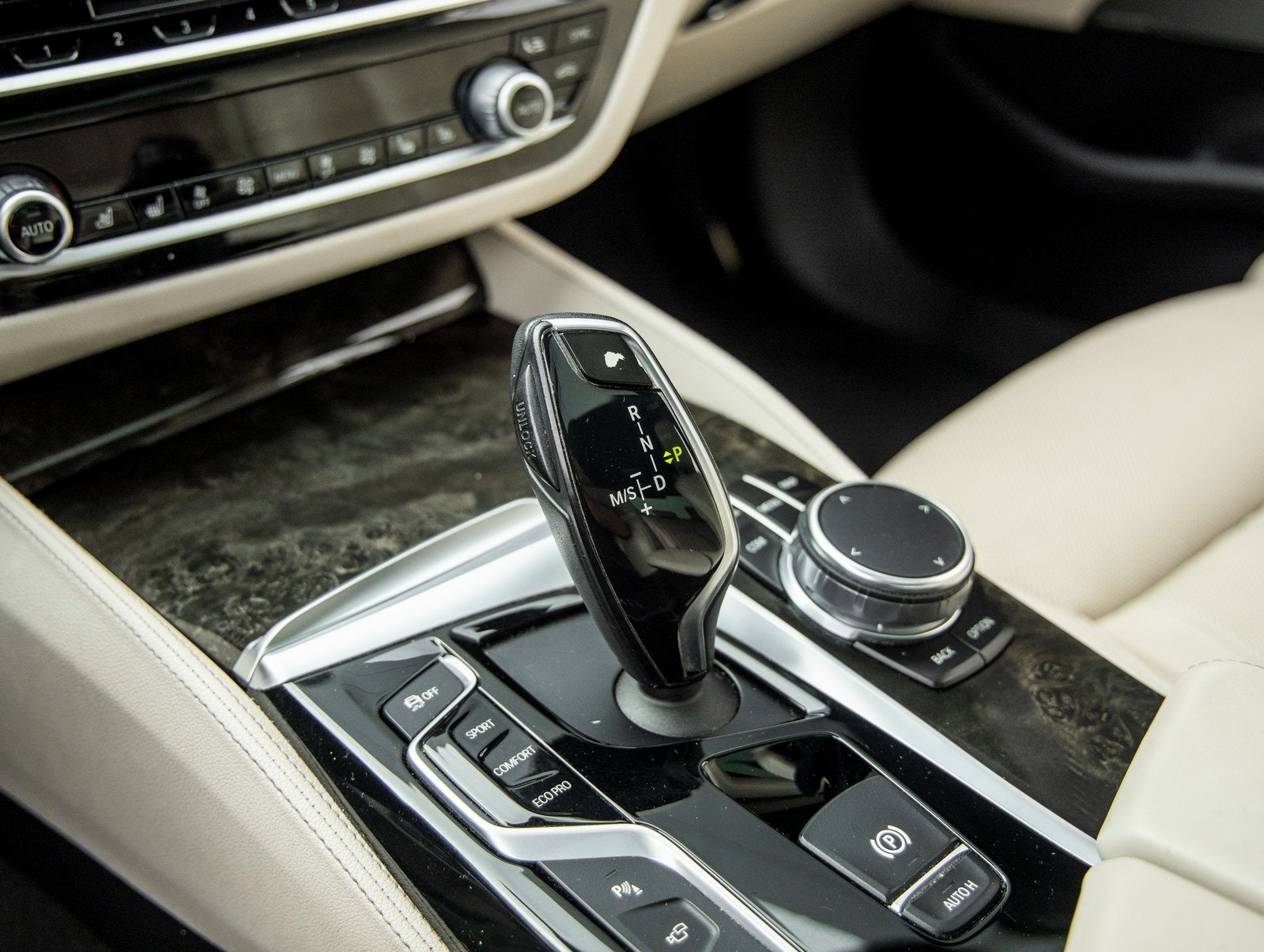 2018 BMW 5 Series 530i