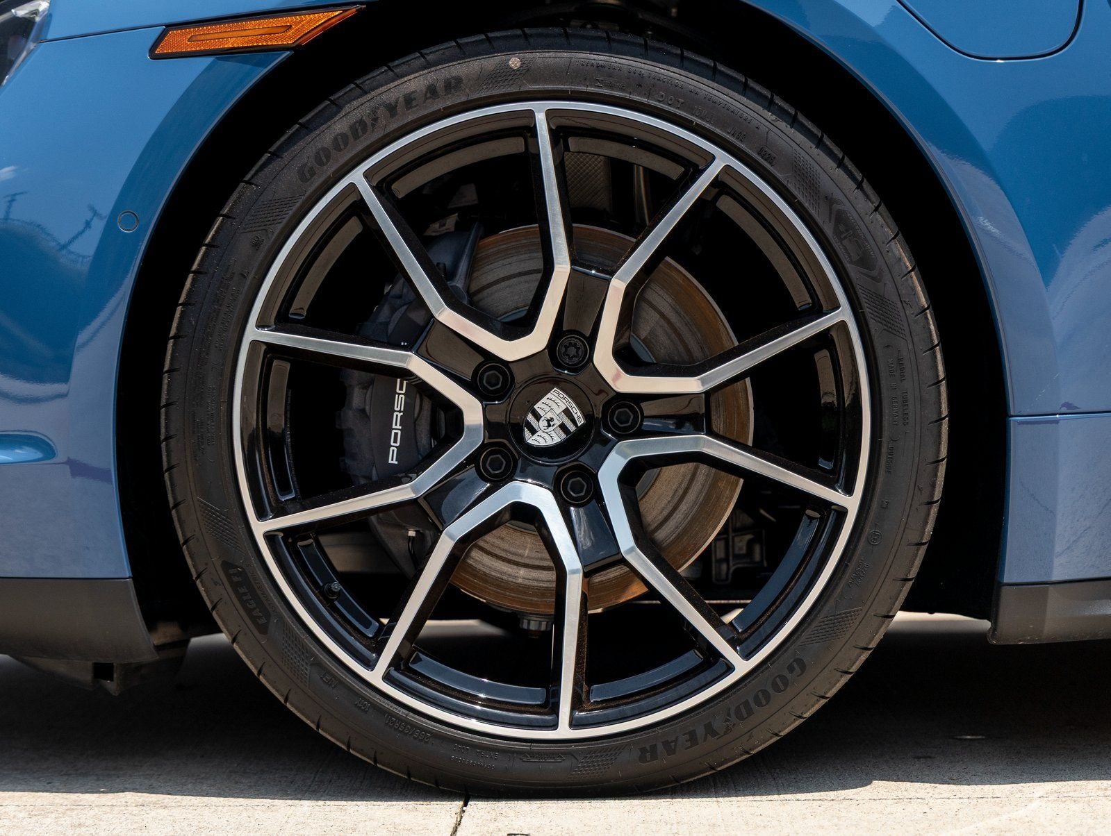 2025 Porsche Taycan 4