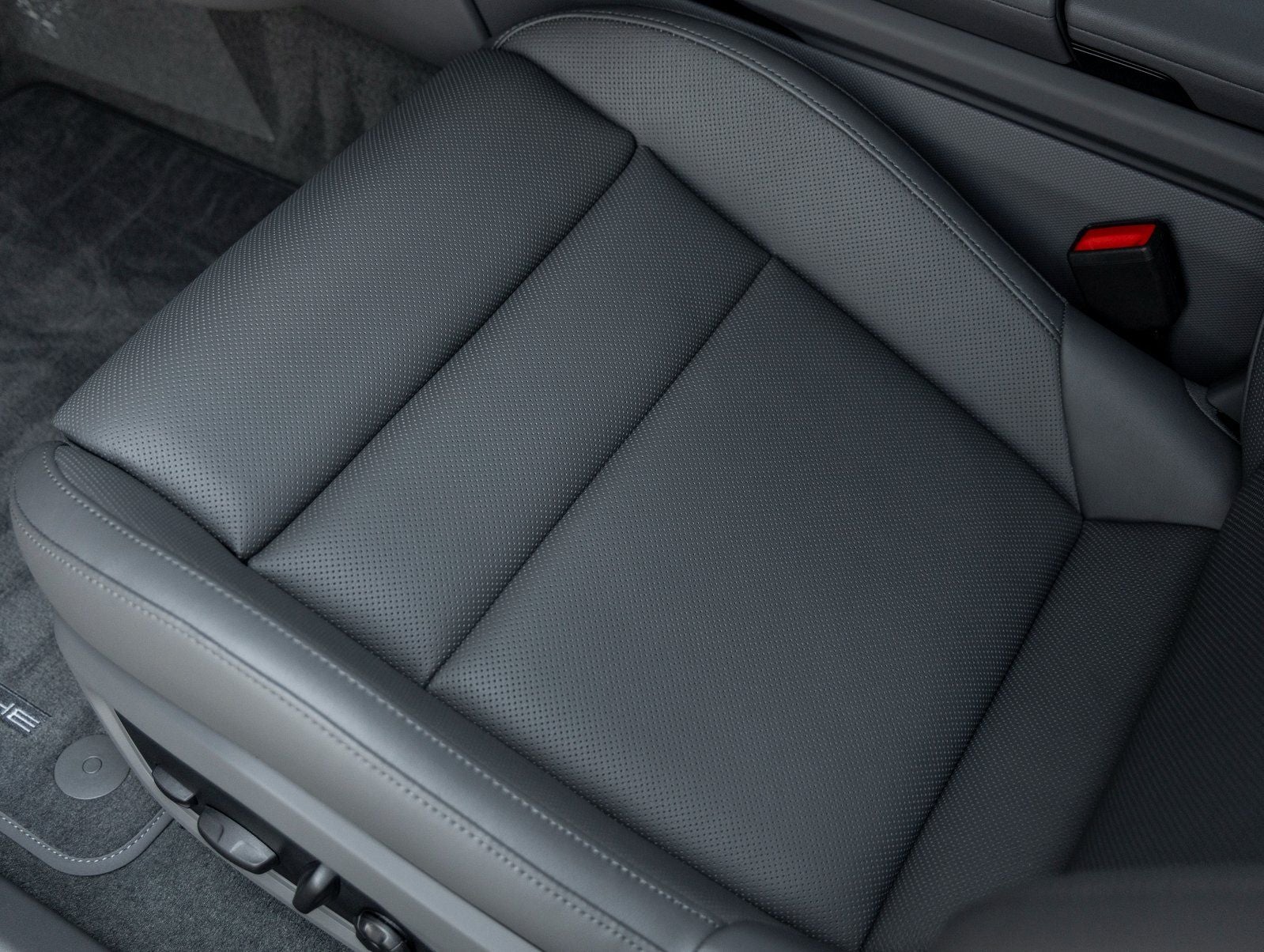 2025 Porsche Taycan 4