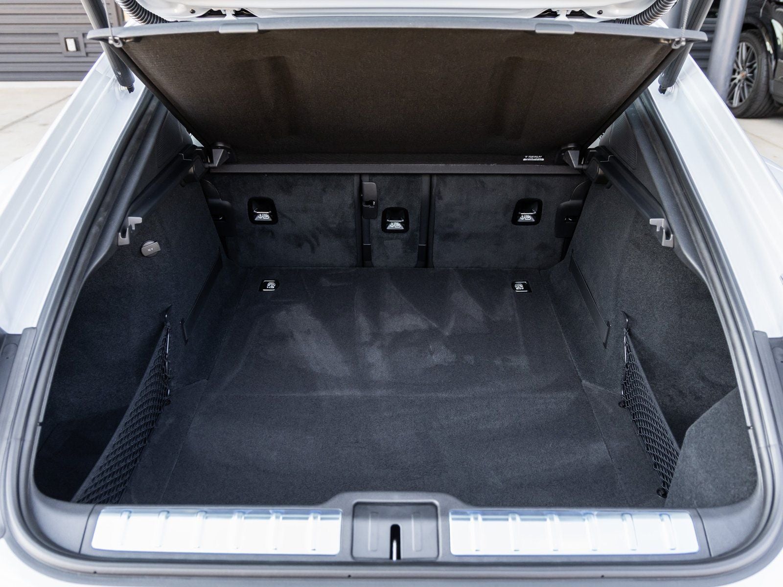 2025 Porsche Panamera RWD