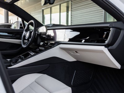 2025 Porsche Panamera RWD