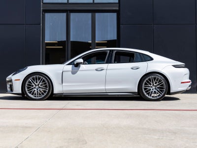 2025 Porsche Panamera 4
