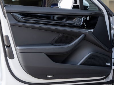 2025 Porsche Panamera 4